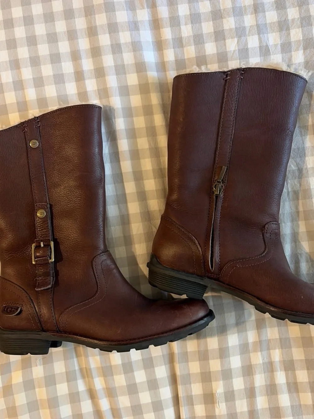UGG classic mid